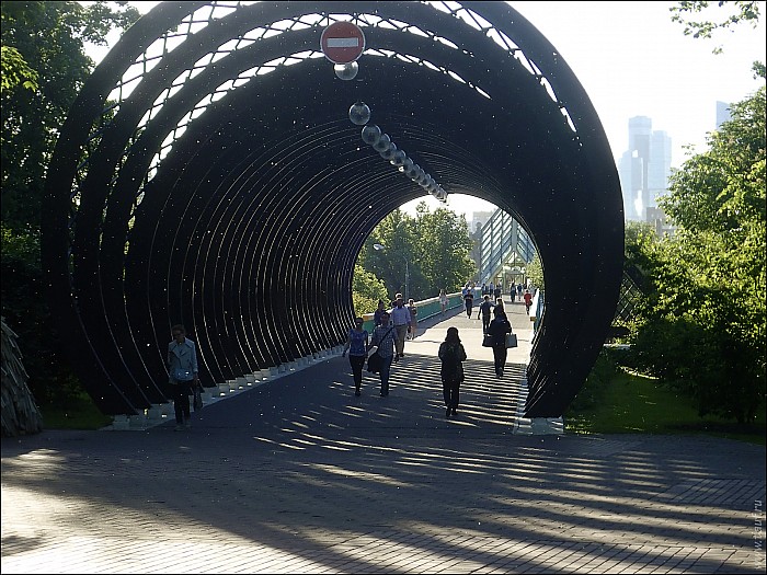 2018-05-29-Moscow-02-5220400-abc.jpg: 1599x1200, 687k (2018-05-30, 00:13)