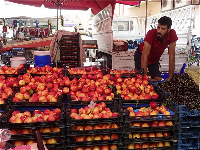 2018-08-04-Turkey-Bazar-09-abc.jpg: 1599x1200, 750k (2018-08-18, 16:28)