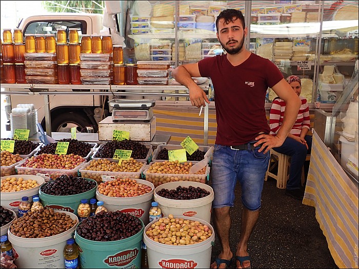 2018-08-04-Turkey-Bazar-28-abc.jpg: 1599x1200, 747k (2018-08-18, 16:28)